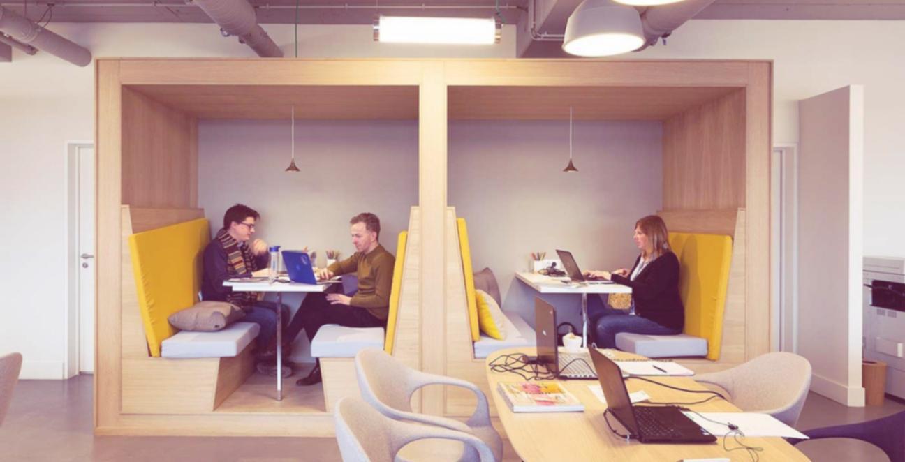 Panel de seguimiento de gastos empresariales con gráficos