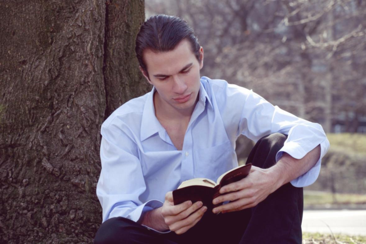 Estudiante personalizando su hoja de cálculo